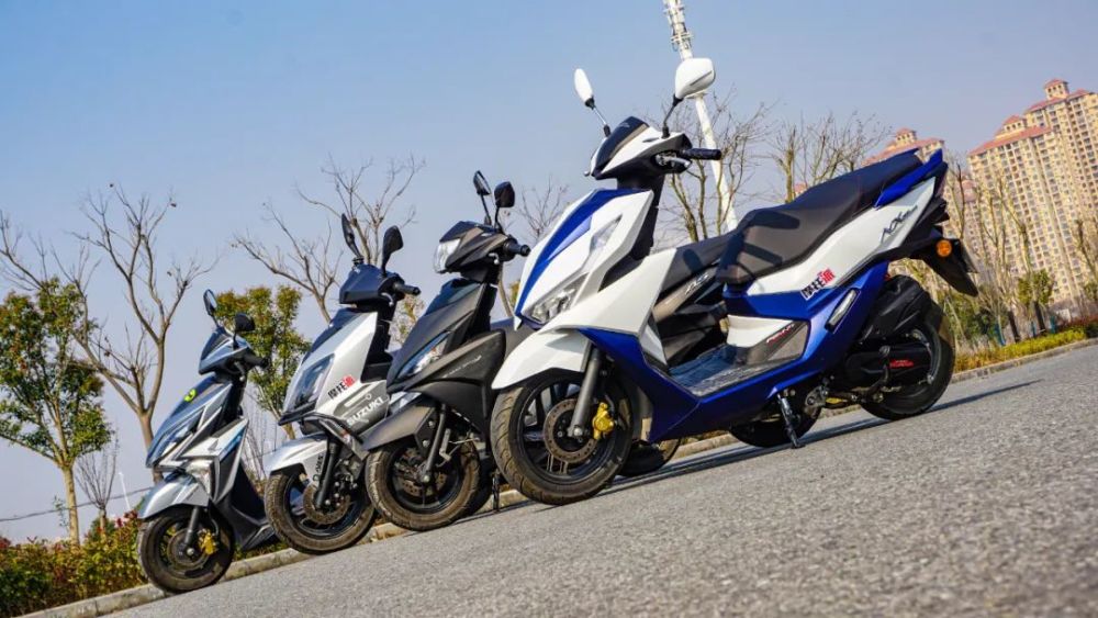 硬碰硬日系合资品牌125踏板福禧裂行uynx四车对比下