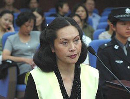 庭审时的徐福英1徐福英,曾是昆明市丽人园餐厅,宜良县海王号娱乐有限