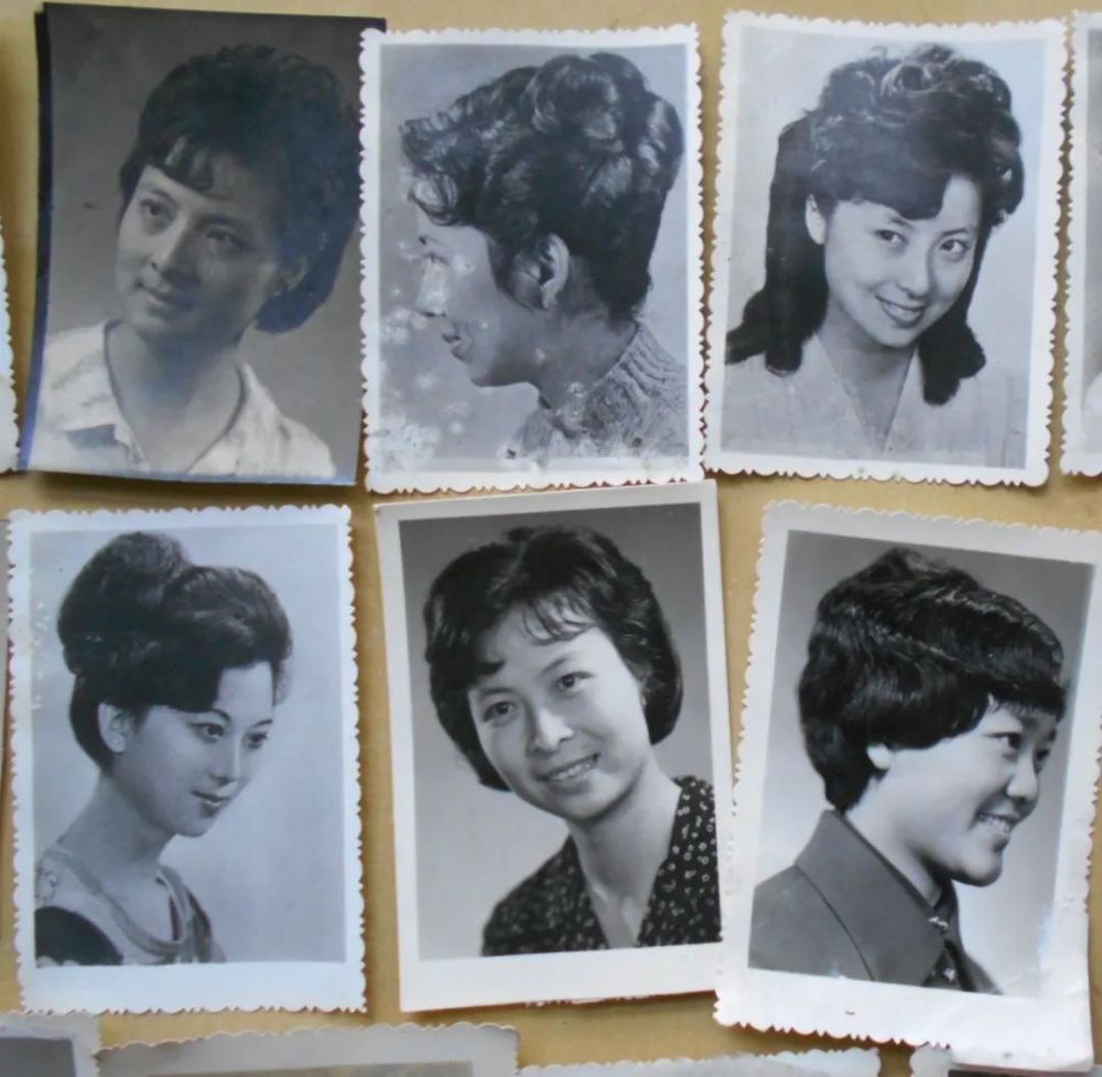 20世纪80年代末至90年代初,随着改革开放的深入,此时,女士头发的样式