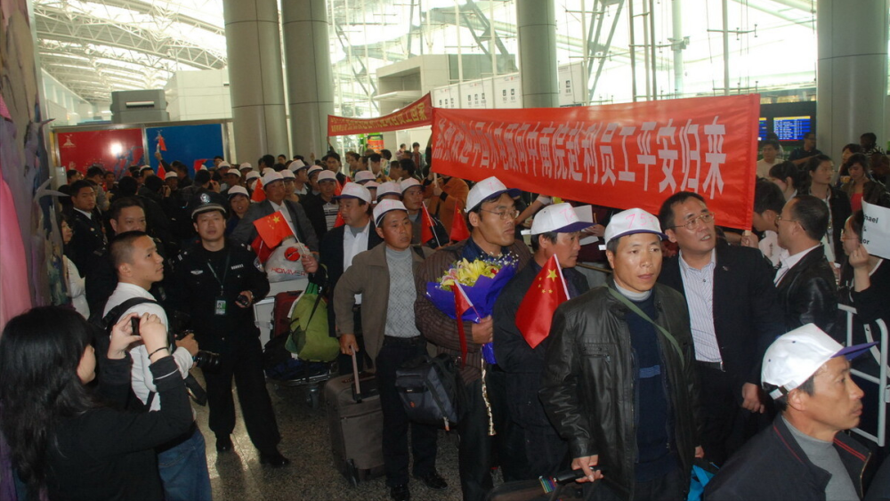 缅甸局势动荡,多国开始撤侨;女性私密物品为何被用来对付军警?