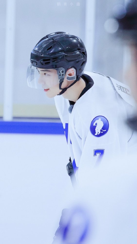 肖战手机电脑壁纸|运动.战,冰球王子.战,来啦!_腾讯新闻