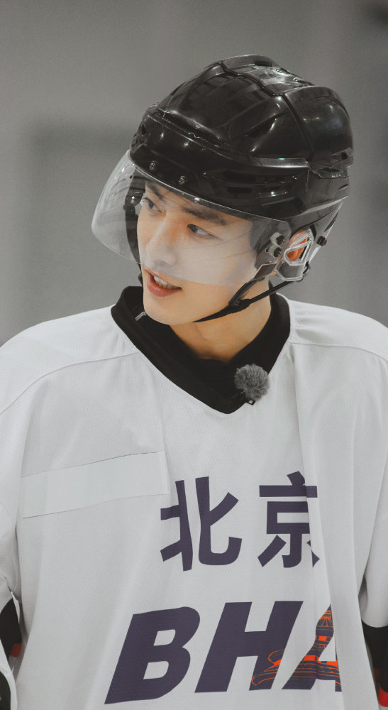 肖战手机电脑壁纸|运动.战,冰球王子.战,来啦!_腾讯新闻