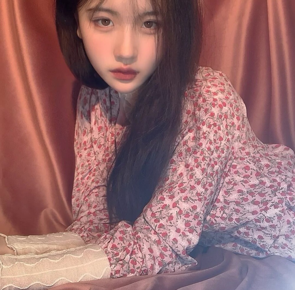 女头‖有的人只能陪你看花 而有的人能让花只为你而开