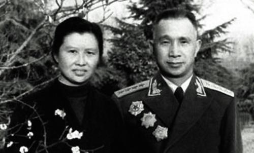 楚青:曾两次拒绝粟裕,并当场撕掉情书,结婚后对粟裕崇拜不已