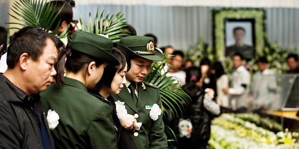 女武警庞洪雨丈夫救人牺牲31岁特招入伍直接被授少校军衔