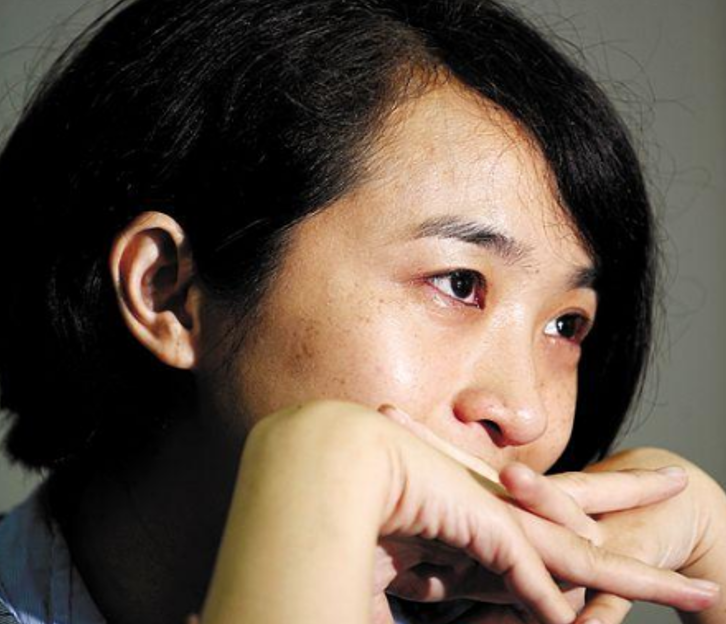 女武警庞洪雨,丈夫救人牺牲,31岁特招入伍,直接被授少校军衔_腾讯新闻