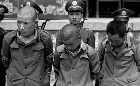 1983年红旗沟血案纪实8名疯狂少年一天内杀害27人三人死刑