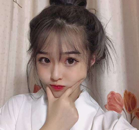 郝一点之后又有比心网红当街搞事路人大妈都忍不住侧目