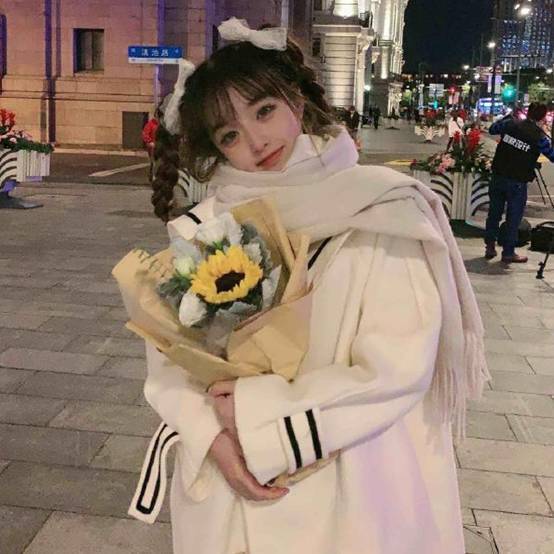 郝一点之后又有比心网红当街搞事路人大妈都忍不住侧目