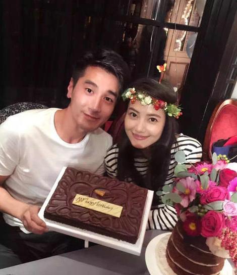 如今高圆圆复出的很顺利,而老公赵又廷的演艺事业也非常不错.