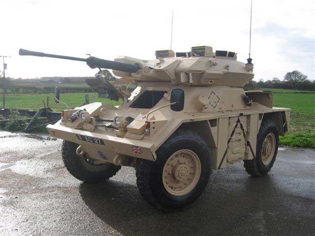 英国fv721"狐狸"装甲侦察车,车体虽小但火力凶悍