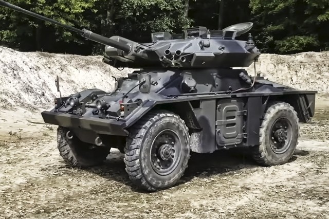 英国fv721狐狸装甲侦察车车体虽小但火力凶悍