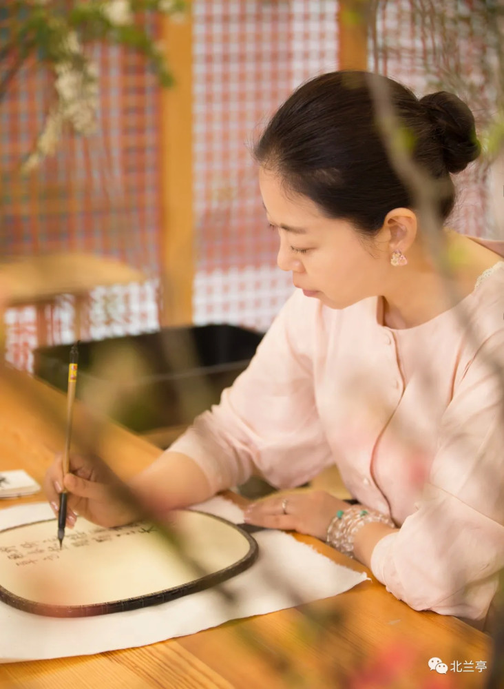 胡秋萍:中国国家画院研究员,书法篆刻委员会副主任,中国书法家协会