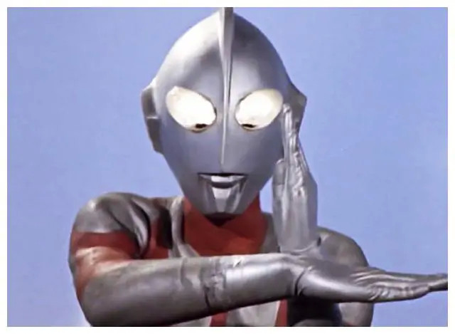 尤其是杰克奥特曼的脸部设计,我觉得他算是昭和系奥特曼当中,颜值最高