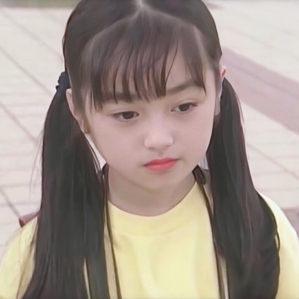 日本最惨童星被亲妈逼拍大尺度写真集母女二人先后拍摄情欲片