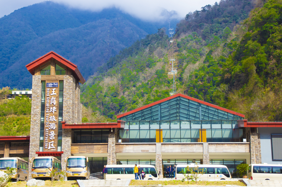 能尽揽雪山胜景的石棉王岗坪景区即将开放有索道还有滑雪场