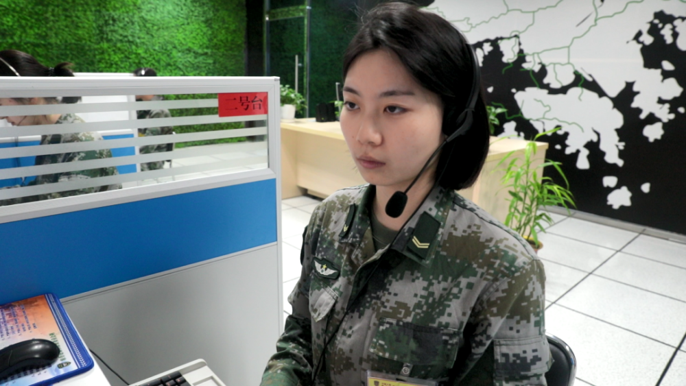 变身无所不能的驻港女兵