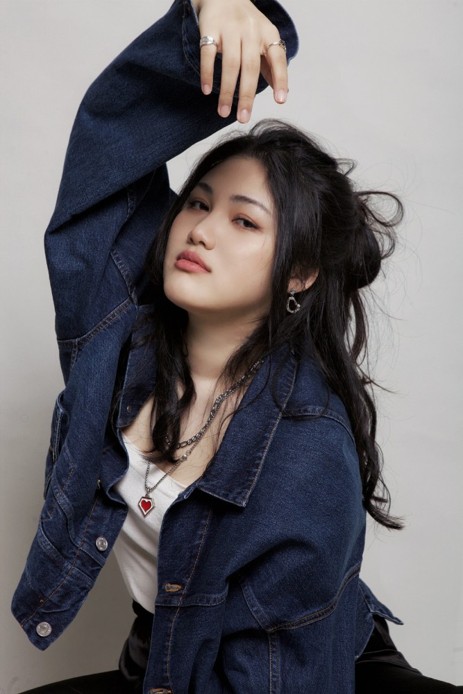 00后歌手凡清正式出道音色为王的时代即将来临