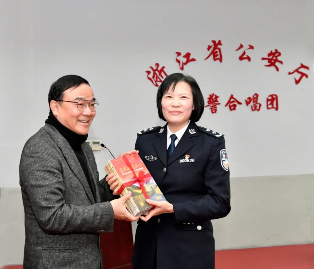女警之歌想把我唱给你听