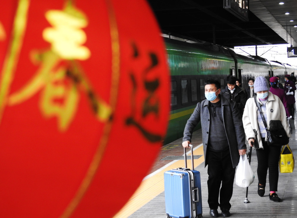 新華社發(鄧良奎 攝)3月8日,在四川達州火車站,中國鐵路成都局集團