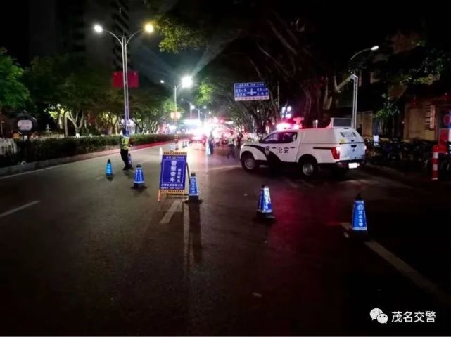 平安出行交警同行 茂名交警夜查酒驾不放松 腾讯网