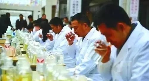 白酒|你喝的真的是粮食酒吗？教你六个鉴定法，值得收藏