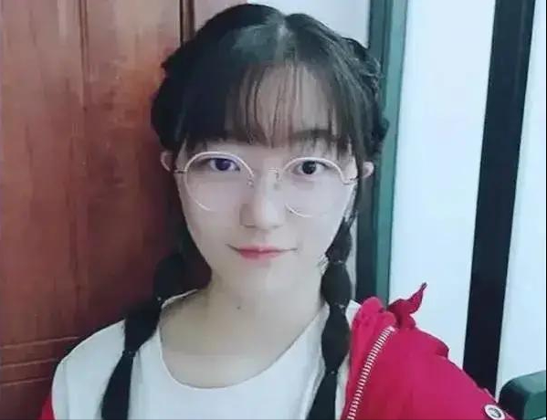 学霸女生携手同上牛津艳羡无数网友站在优秀者身边不想优秀都难