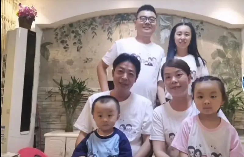 郭威工资不高,估计积蓄几乎没有,换工作基本上要穷半年,没有积蓄的人