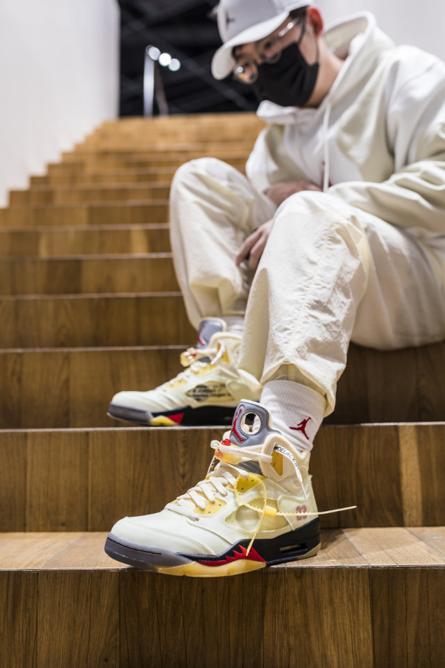 owaj5黑白蝉翼称为最独特的设计鞋款看完这波细节对比图详解不亏