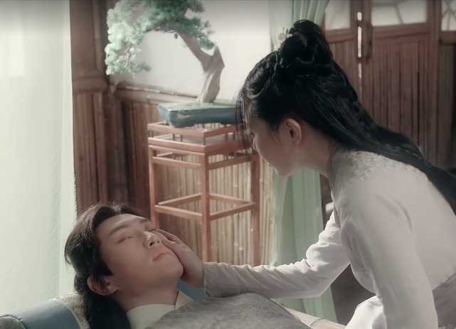 到那个时候,四季山庄羽翼未满,未能将活着的容炫找回来,只找到了容炫