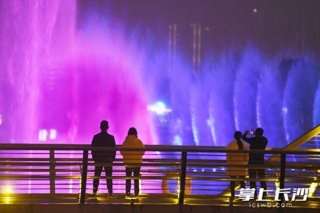 梅溪湖音乐喷泉"唱和"一江两岸灯光秀|梅溪湖|梅溪湖国际新城|艺术