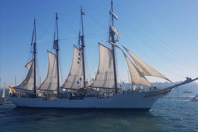 的西班牙军舰,名为"胡安·塞巴斯蒂安·德·艾尔卡诺"号帆船训练舰