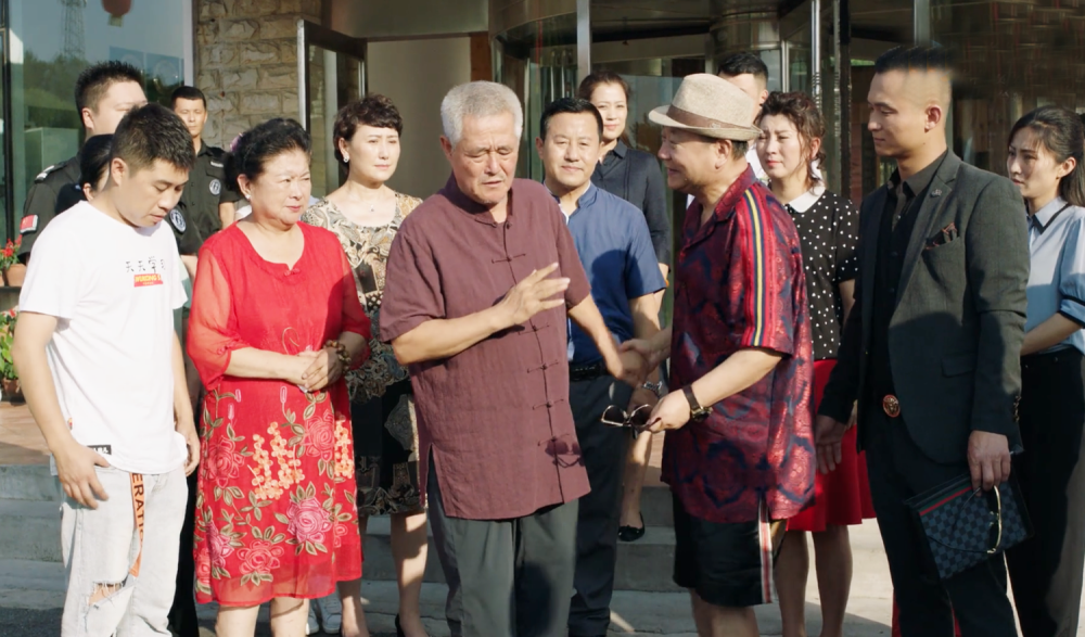 在电视剧《刘老根》中,赵本山的大徒弟李正春以及王小宝,张小飞等人都