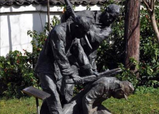 4个日本兵雕像永跪于中国,日本要求拆除,中国:需要3个条件_腾讯新闻