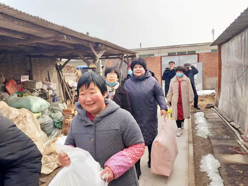 携手唐山市女企业家协会副会长,乐亭英芳商贸有限公司总经理苑英芳