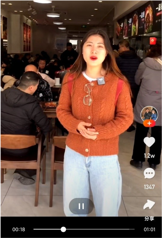 截至目前,彭佳佳已经并坐拥百万粉丝,他和她的团队利用这些流量,实现