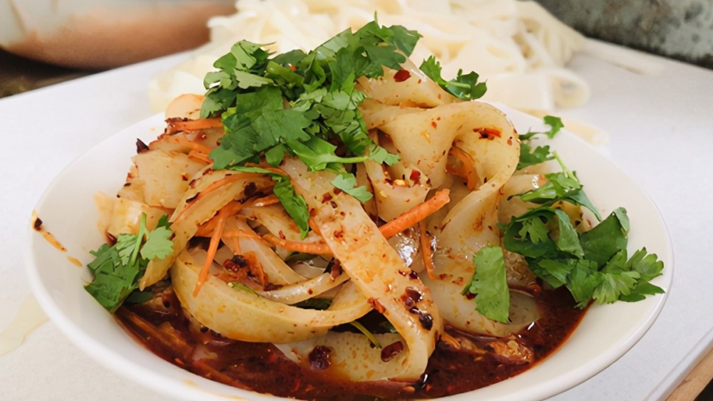 石嘴山夫妻档小店20年间每一碗凉皮都是纯手工制作