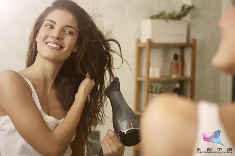 头发|头发，多久洗一次最好？早上洗好还是晚上洗好？原来这么多年都错了…