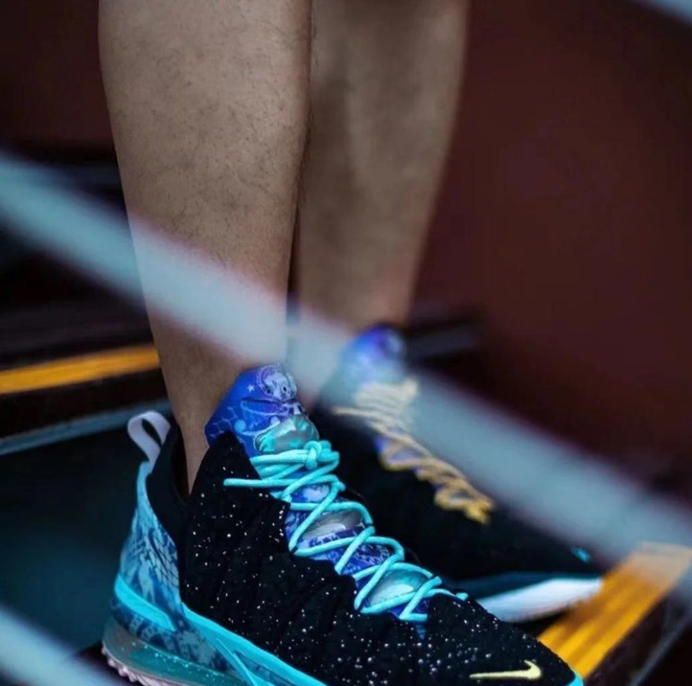 耐克詹姆斯lbj18!限定中国玉佩色