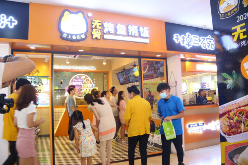 空巢青年成常态恋上鱼的猫无骨烤鱼捞饭一个人也可以吃