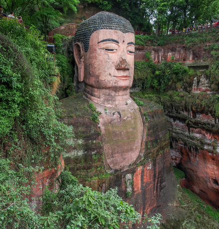 樂山大佛是自然形成的嗎