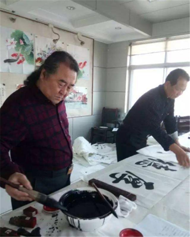 田观山也不例外,发现了可以开辟书法市场的他,迅速决定要去北京谋求更