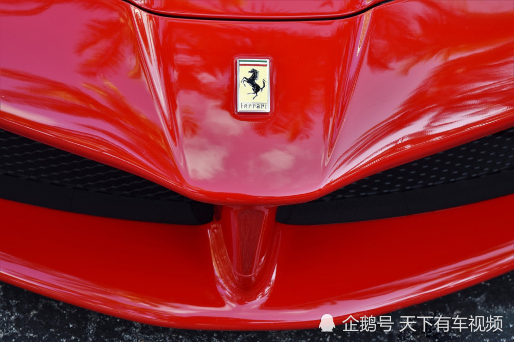 成为了奢华的代名词,而它的"小金人"车标已经成为了著名的豪车车标,在