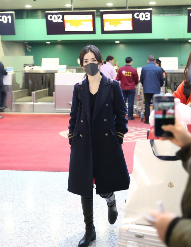 谢娜平时看着像个小女孩,随性造型很低调,感觉一点都不显老|谢娜