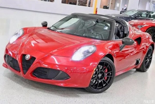 搭载175t直列四缸涡轮增压发动机阿尔法罗密欧4c海外实拍