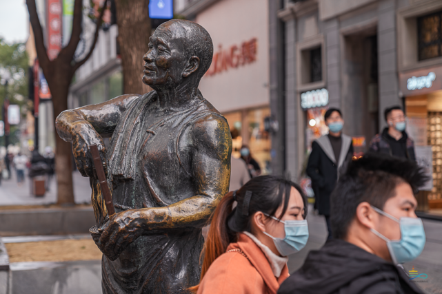 走近步行街铜像,窥见武汉的昨天与今日