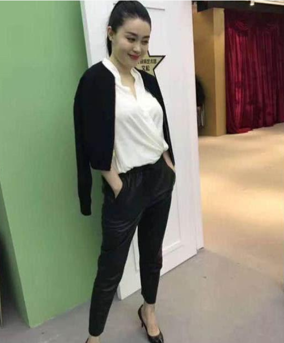 关婷娜这么胖,为什么还有人说她美,看了她穿衬衫的样子就懂了