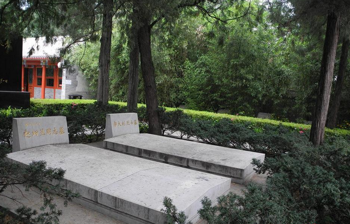 关键时刻,胡适,蔡元培等人出面,紧急与当局交涉了半天,才最终让当局