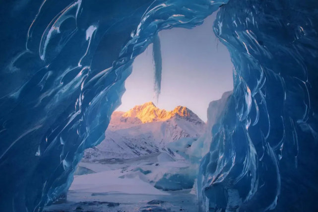 西藏发现蓝色冰川