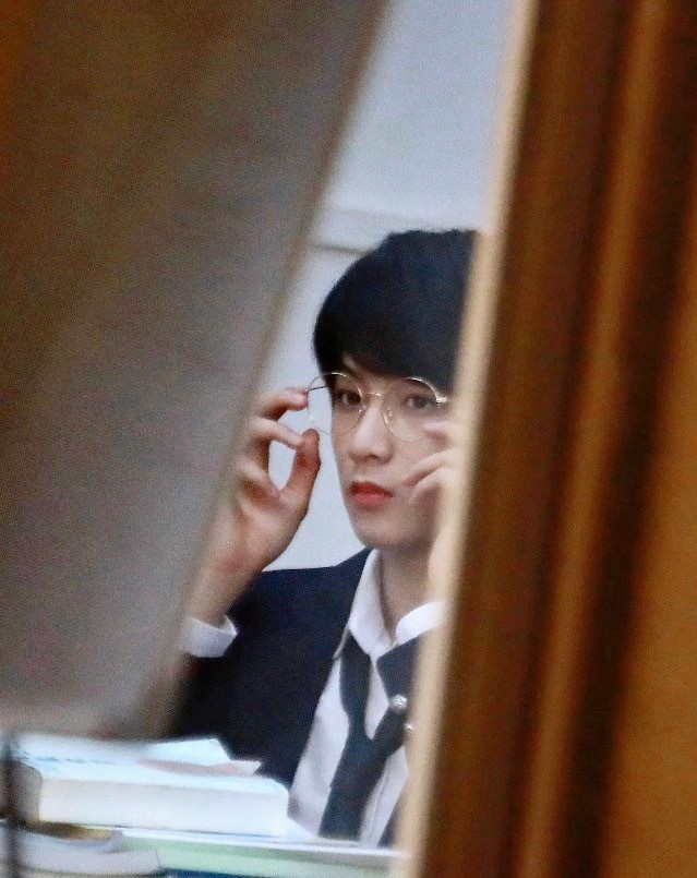 又见戴眼镜的吻文我是否可以贪心的等一个剧本刘耀文